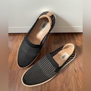 UGG Alameda Sammy Black Stripe Slip-On
